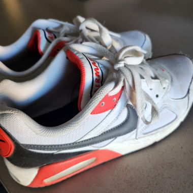 Sneakers Nike Air bianche e rosse