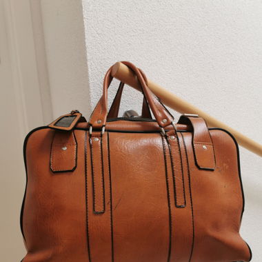 Sac de voyage imitation cuir brun années 90