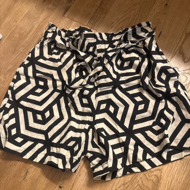 Pattern Shorts black/white