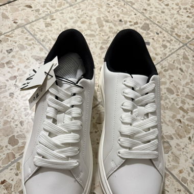 Neue Zara Sneaker