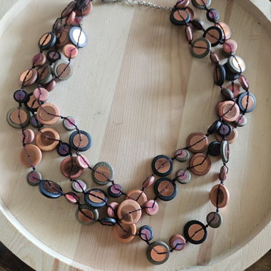 Collier à perles en bois