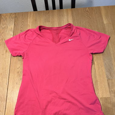 Nike running shirt pink