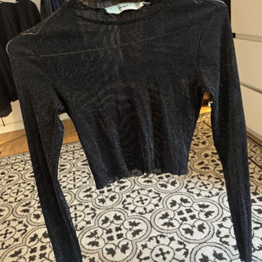 Top in mesh nero scintillante