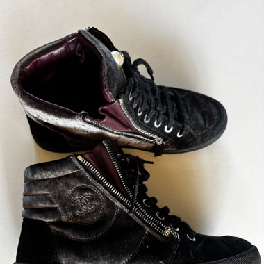 Baskets en velour Chanel 