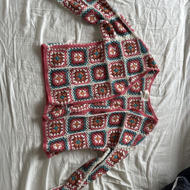 Cardigan all’uncinetto colorato