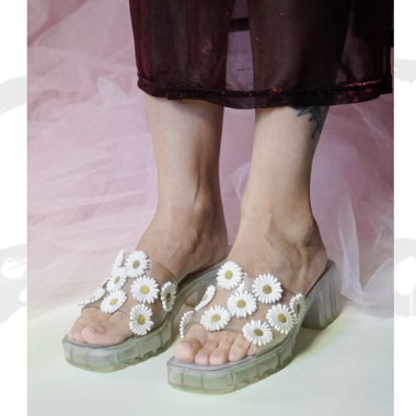 ASOS transparente Blumen-Sandalen, creme/weiss