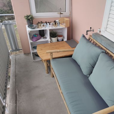 Urgent vente canapé balcon et petite table 