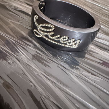 Bracciale rigido nero Guess con strass