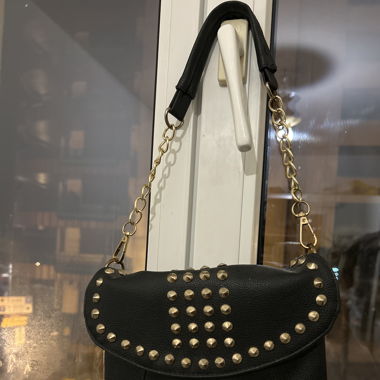 Pochette à clous dorées 
