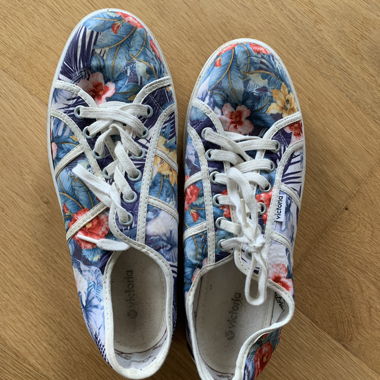Sneakers da donna floreali Victori