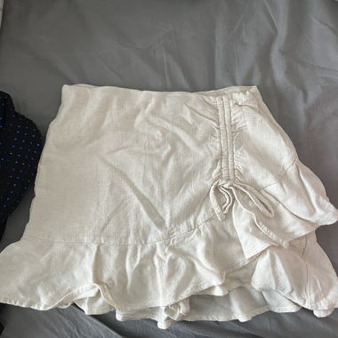 beige skirt