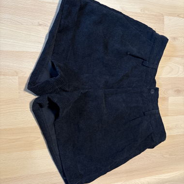 Shorts en velours côtelé noir