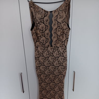 elegantes, bodenlanges Kleid in schwarz/gold
