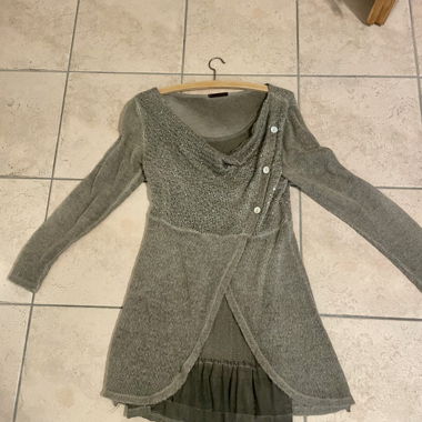 Gebe ein graues Kleid gebraucht mit langen Ärmeln ab