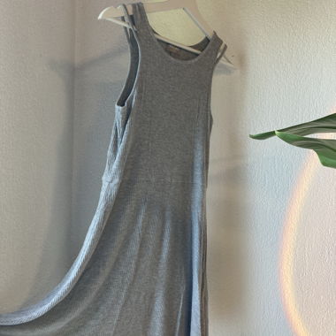 Graues Kleid