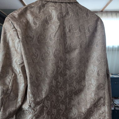 Blazer doré avec motifs 