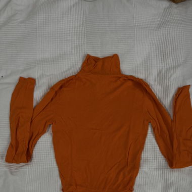 Fitted 90s orange turtleneck 