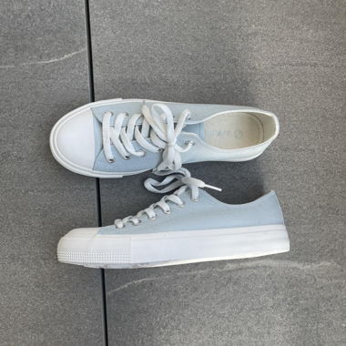 BABYBLUE SNEAKER