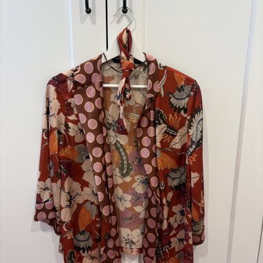 Kimono / Blouse rouge avec ceinture à nouer