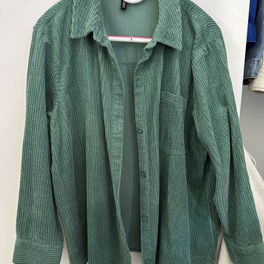 Chemise en velours côtelé verte
