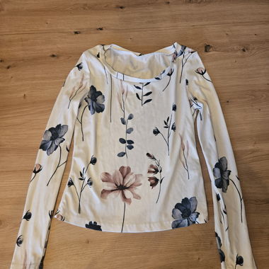 T-shirt a maniche lunghe SHEIN con stampa floreale