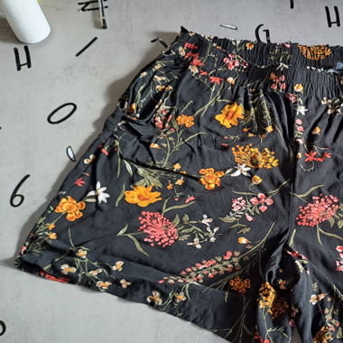 Shorts with flower print