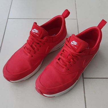 Nike Thea
