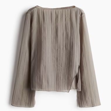 Top froissé avec détails surjetés