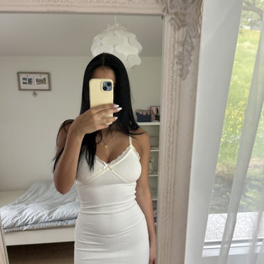 Cremefarbenes Kleid mit Spitze