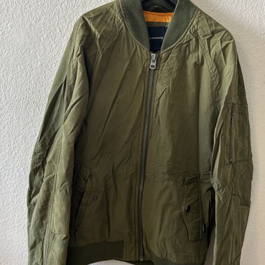 Olive Bomberjacke
