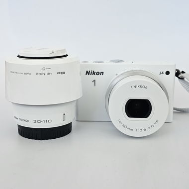 Fotocamera Nikon 1 J4 con 2 obiettivi