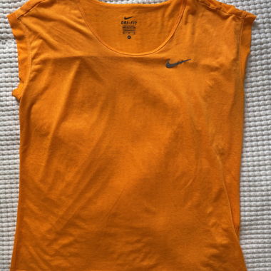 Orange Nike Dri-Fit Sportshirt