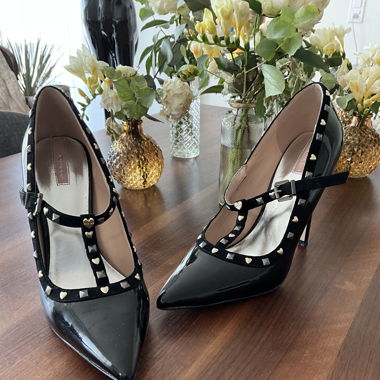 Escarpins noirs à cœurs et carrés 