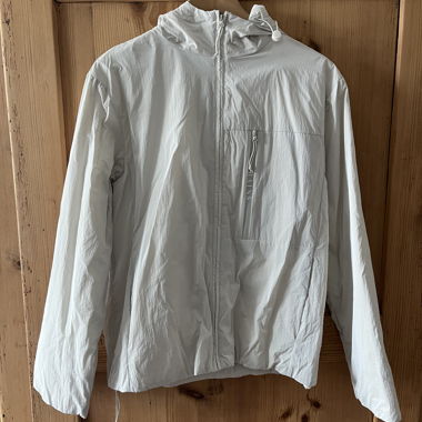 RAINS leichte Kapuzenjacke in Weiss/Hellgrau
