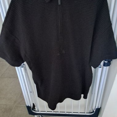 Top Adidas nero con zip