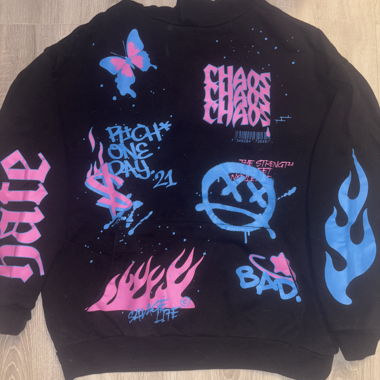 Hoodie mit blau/pinkem Aufdruck