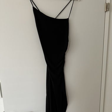 Elegantes Schwarzes Kleid