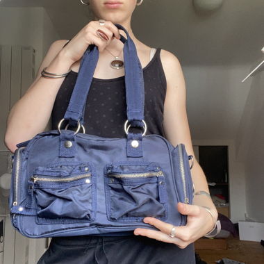 Blaue Tasche