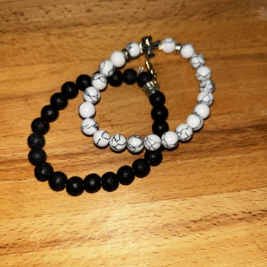Bracelet en pierre de lave au style alternative
