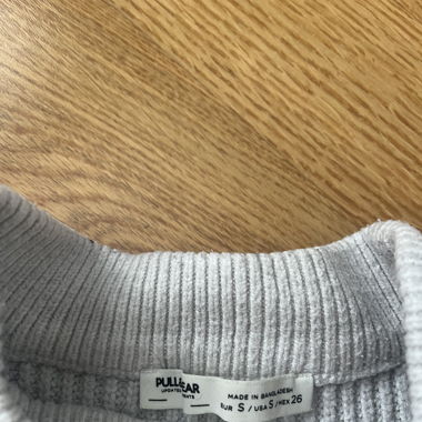 weiss/schwarzer Strickpullover