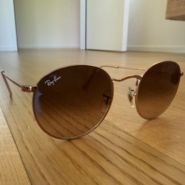 Lunettes de soleil Ray-Ban avec étui