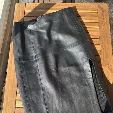 Jupe osée en cuir 