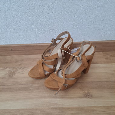 Braune High-Heel-Sandalen