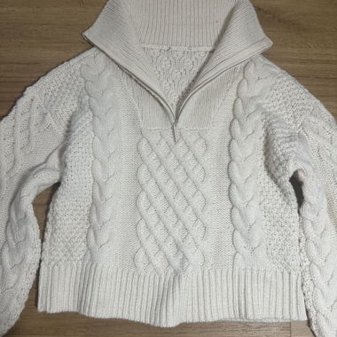Weisser Zopfstrick-Halbzip-Pullover