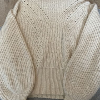 Maglione in maglia ecru con maniche a palloncino