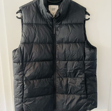 GAP Black Quilted Vest M