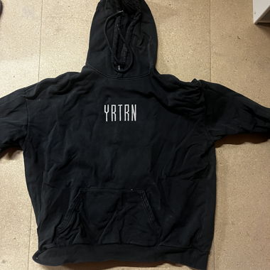 Schwarzer YRTRN Hoodie