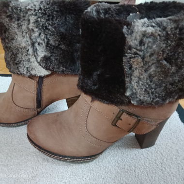 Stivaletto con tacco NAF Naf