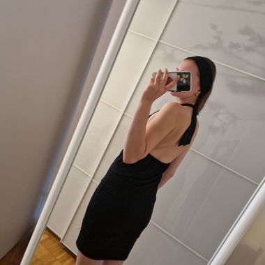 Schwarzes Kleid