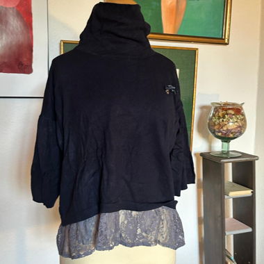 Cardigan blu scuro a collo alto